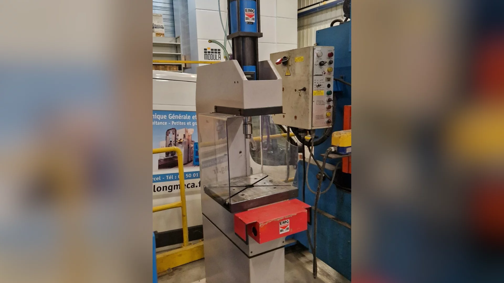 Rabljena hidropnevmatska stiskalnica EMG 6,9T-100-25