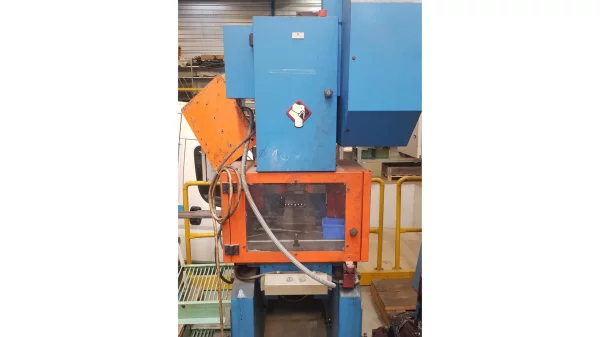 Rabljena 30-tonska stiskalnica SANGIACOMO® - EMG PRESSES