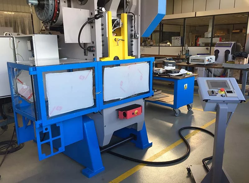 Ohišja, rešetke in posebne zaščite za industrijske stiskalnice